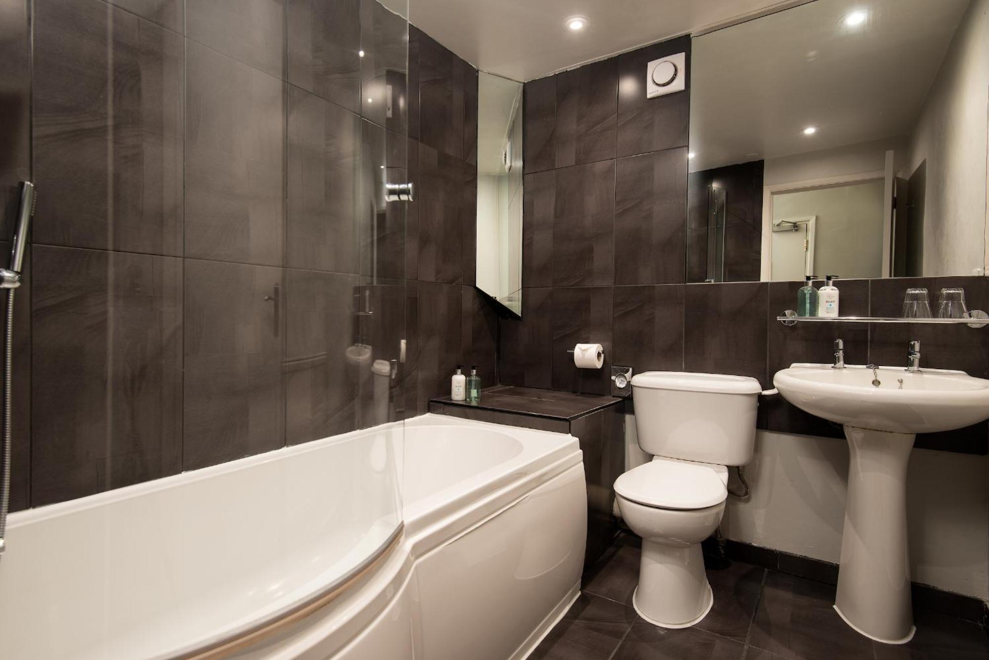 אמבלסייד Windermere Rooms At The Wateredge Inn מראה חיצוני תמונה